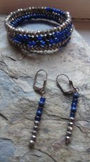 set van armband en oorbellen in blauw en zilverkleur